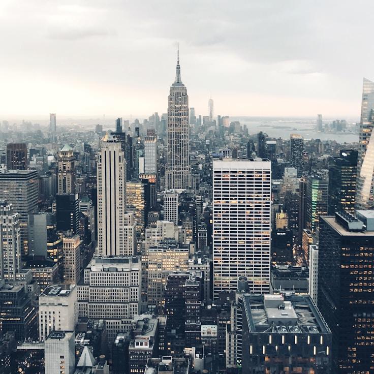 Parents evaluating schools in Germany